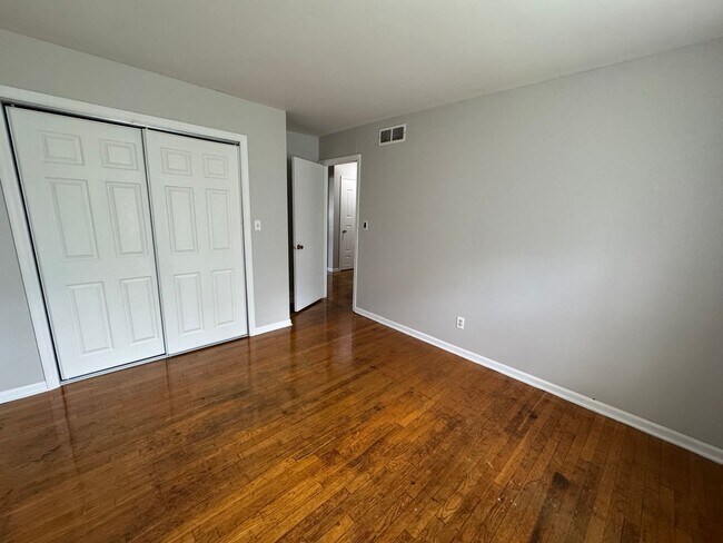 Building Photo - 6563 E 46th St