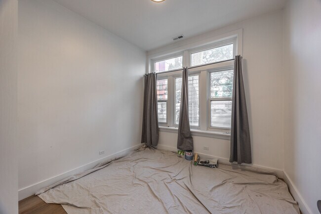 Building Photo - 1456 N Kedzie Ave
