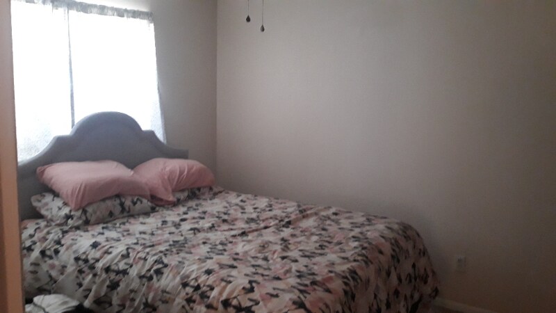 Building Photo - 2611 6th Ave