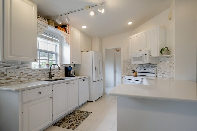 Building Photo - 4614 Ossabaw Way