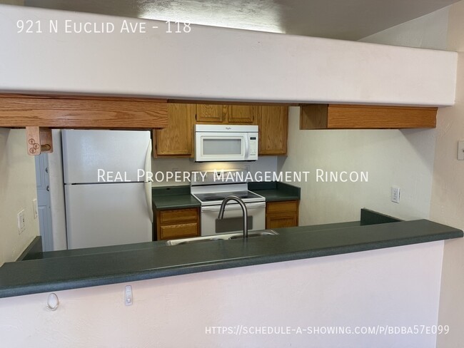Building Photo - 921 N Euclid Ave