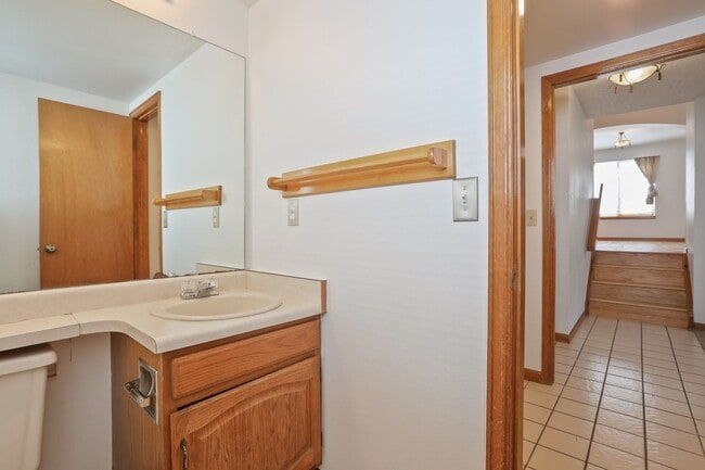 Building Photo - Beautifully Updated 3BR/2.5BA Home in Longmont – $300 Off First Month's Rent