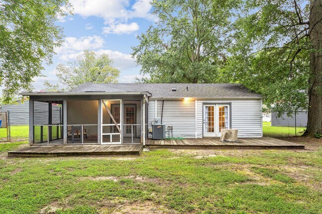 Building Photo - 501 Ashwood Dr