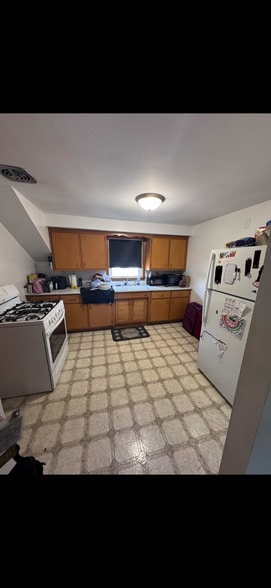 Kitchen - 213A S 76th St
