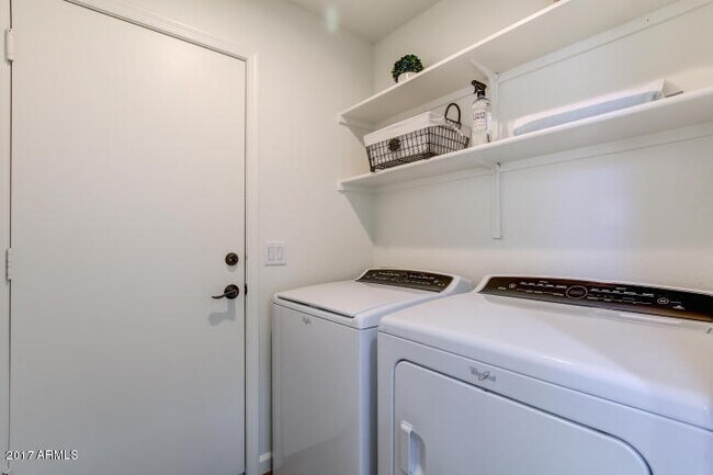 Building Photo - 2829 E Glenhaven Dr