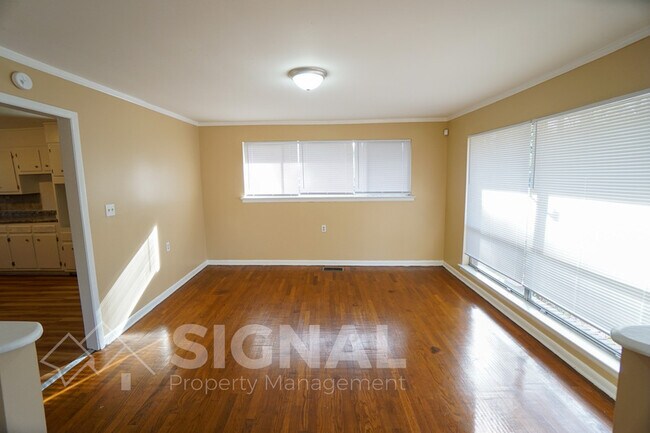 Building Photo - 1045 Walker Ave