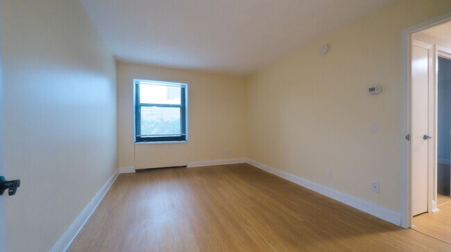 Building Photo - 207 5th Ave SW