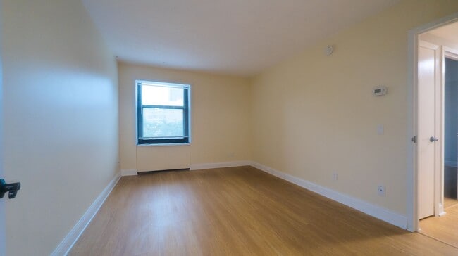 Building Photo - 3 Bed | 2 Bath | Downtown Condo | Garage Parking Included