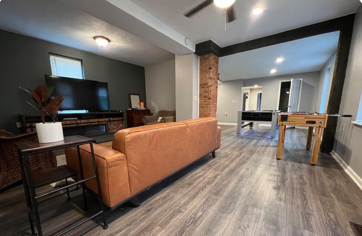 living room - 3712 Hyde Ave