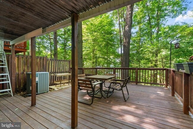 Building Photo - 15649 Mews Ct