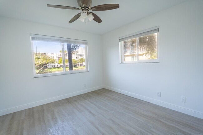 Building Photo - 2108 S Cypress Bend Dr