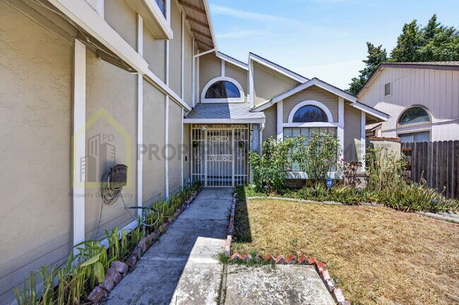Building Photo - Spacious 4-Bedroom Retreat with 2.5 Baths