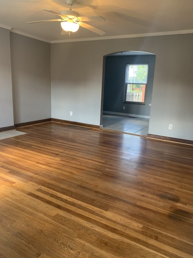 Building Photo - 1430 W 6th Ave