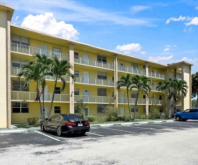 Primary Photo - 9949 Sandalfoot Blvd