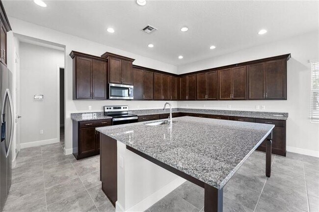 Building Photo - 5418 Empire Dr