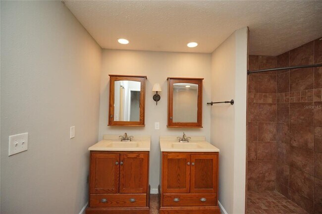 Building Photo - 3605 Treeline Dr