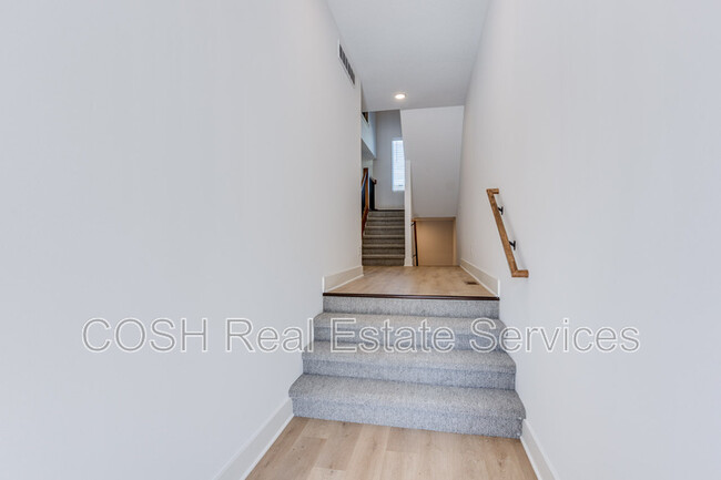 Building Photo - 8449 W 37th Ct N
