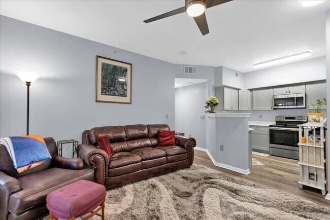Building Photo - 2320 Gracy Farms Ln