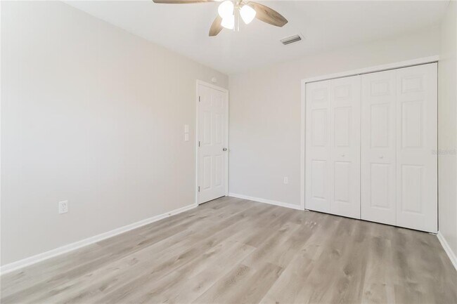 Building Photo - 6621 Voltaire Dr