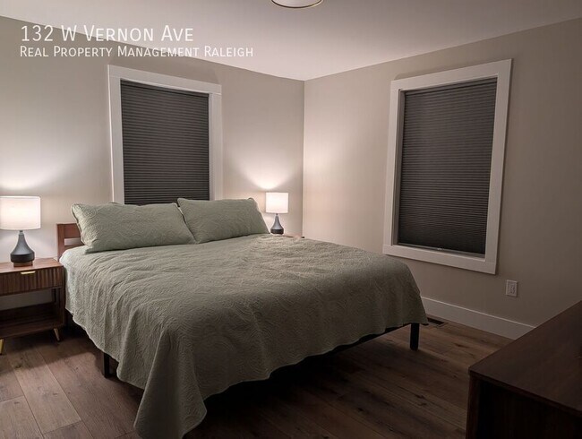 Building Photo - 132 W Vernon Ave