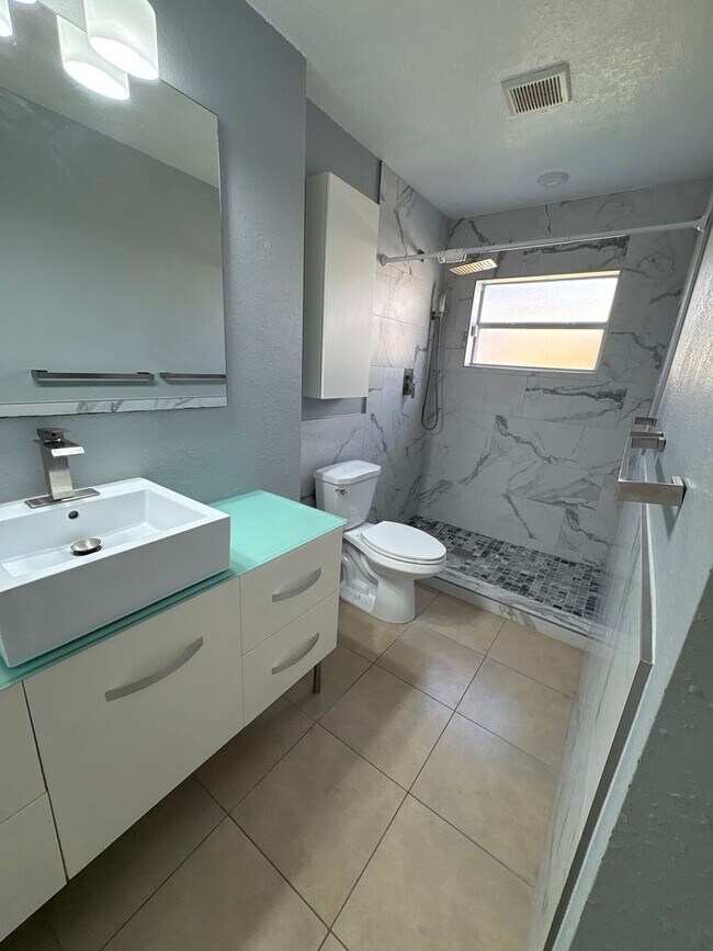 Building Photo - Beautiful 3 Beds 2 Baths home