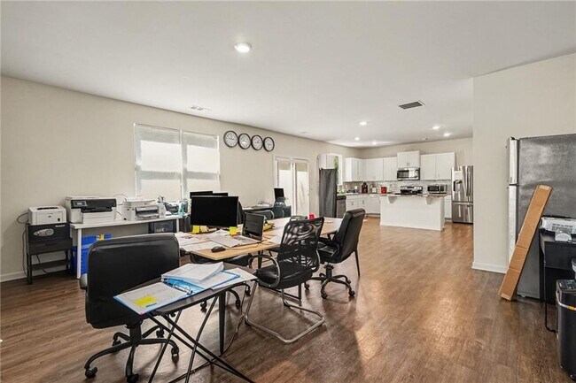 Building Photo - 477 Starbuck Parkway