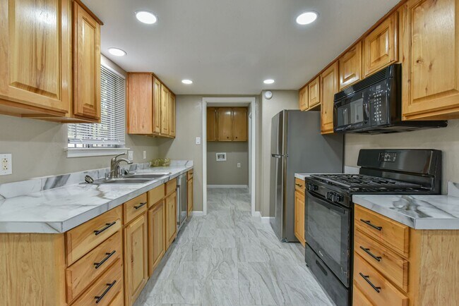 Building Photo - Charming 3-Bedroom Home in Heritage Home