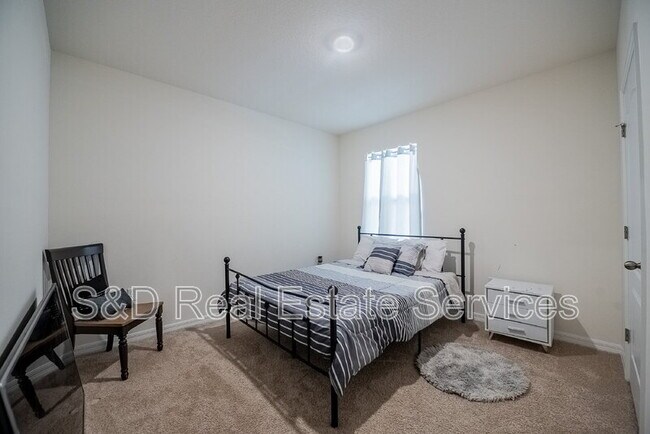 Building Photo - 3883 Resting Robin Ave