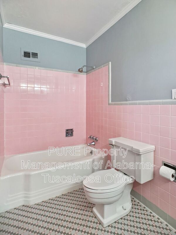 Building Photo - 1208 38th Ave E