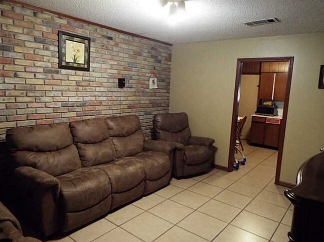 Interior Photo - 110 N Hazel St