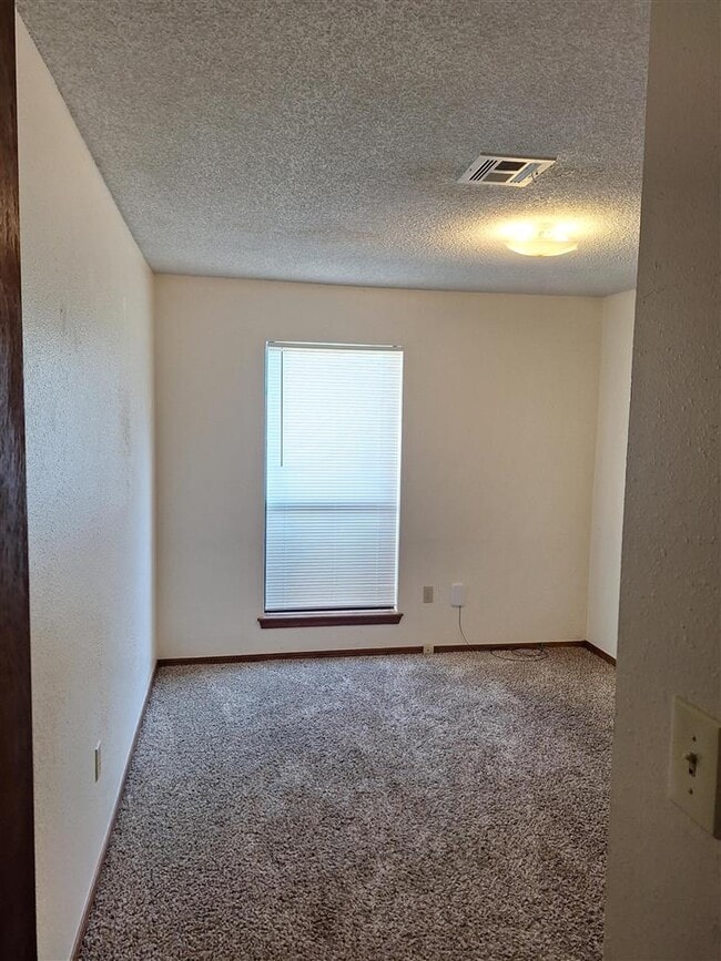 Building Photo - 7222 NW Cherry Cir