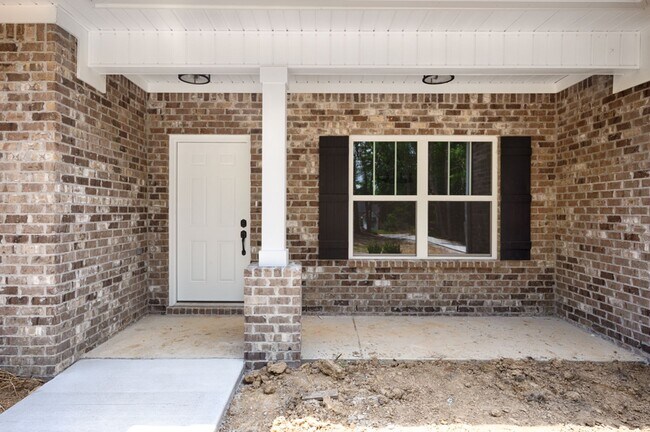Building Photo - 4 Bedroom, 2 Bath