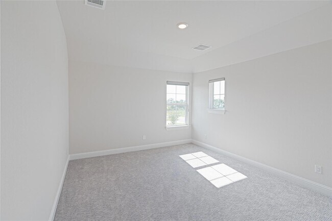 Building Photo - 301 Northcrest Dr