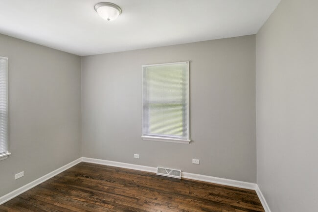 Building Photo - 15403 Cherry Ln