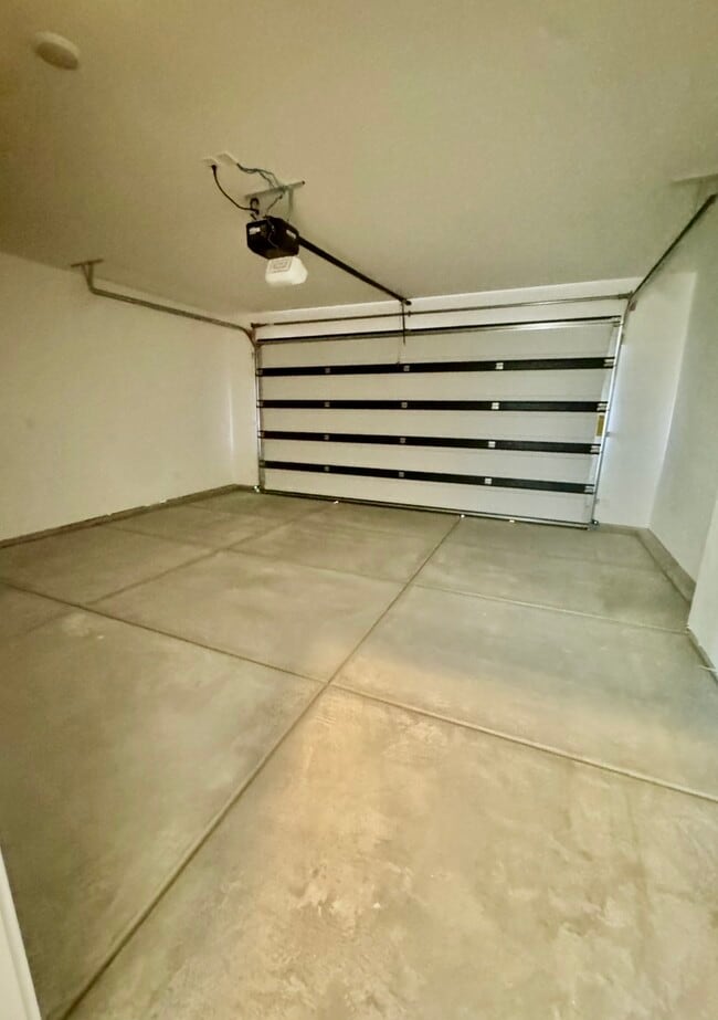 Building Photo - 5706 S Weehawken Ln