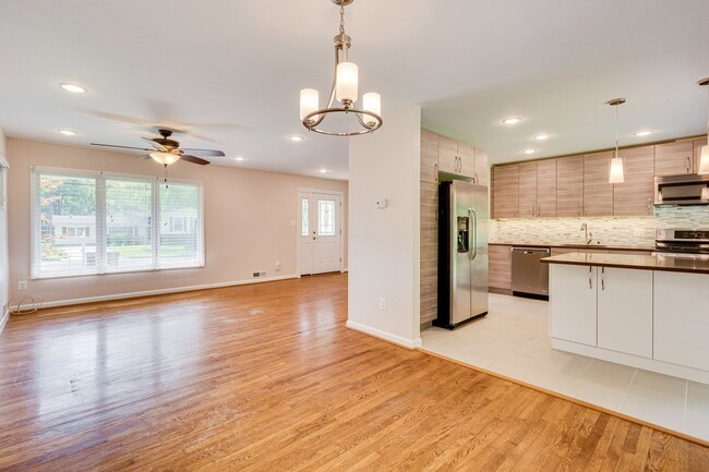 Building Photo - 4228 San Carlos Dr