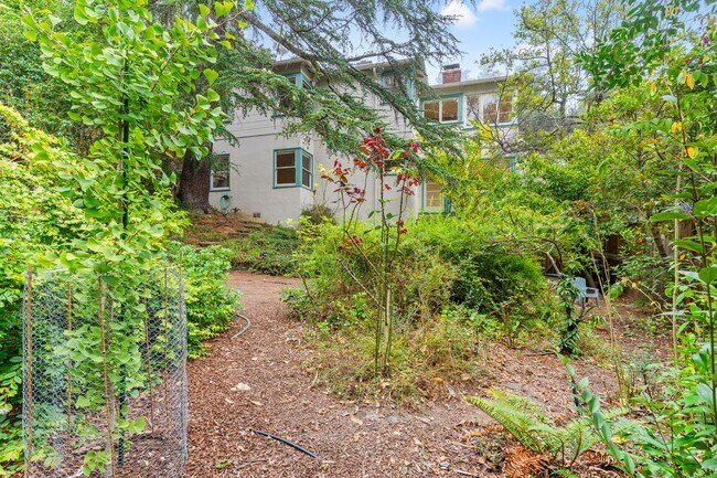 Building Photo - 6857 Armour Dr