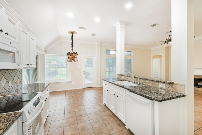 Building Photo - 7718 Trophy Pl Dr
