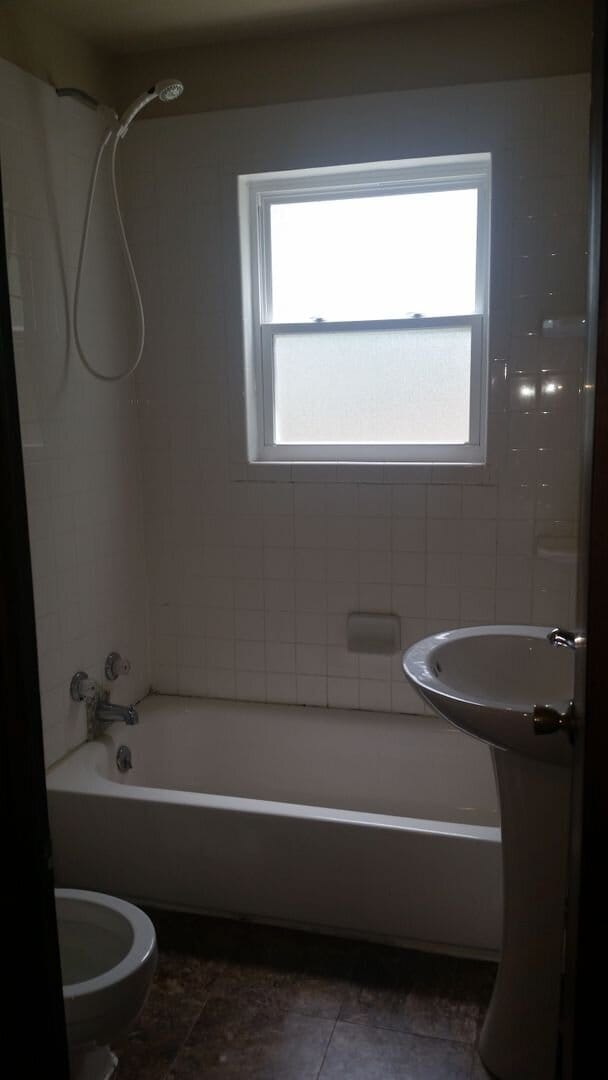 Building Photo - Vibrant 3 bedroom 1 bathroom
