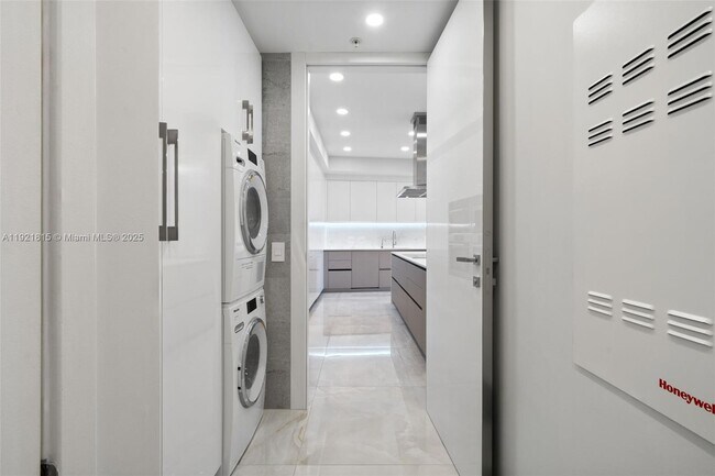 Building Photo - 18201 Collins Ave