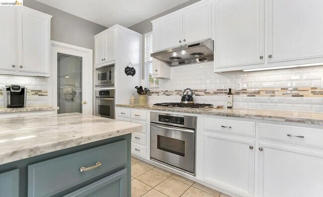 Building Photo - 3251 Lookout Point Loop