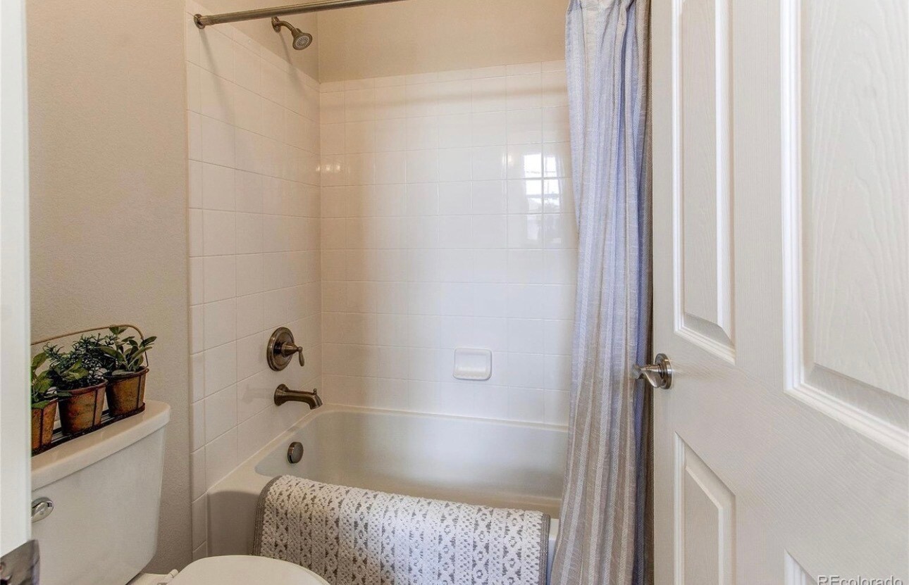 Building Photo - 14969 Melco Ave