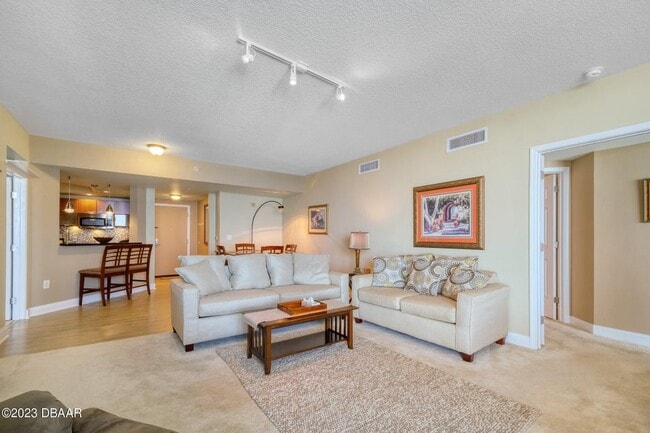 Building Photo - 1241 Riverside Dr