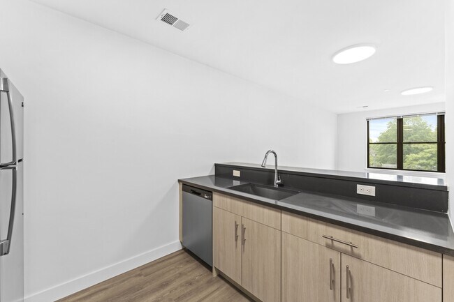Building Photo - 416 Highland Ave