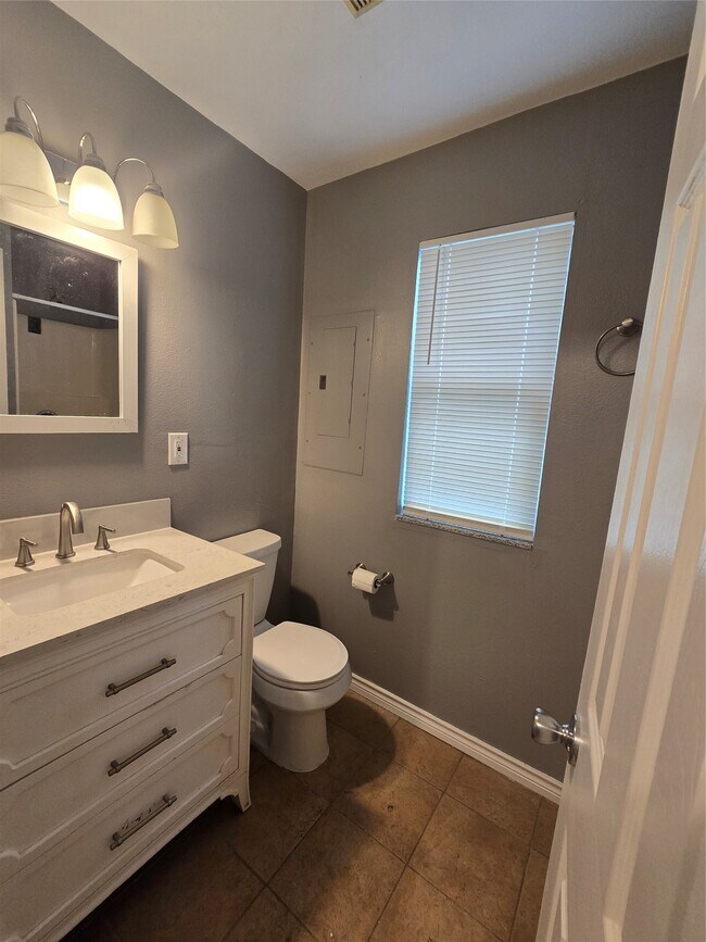 Building Photo - 3231 Angelfish Cove