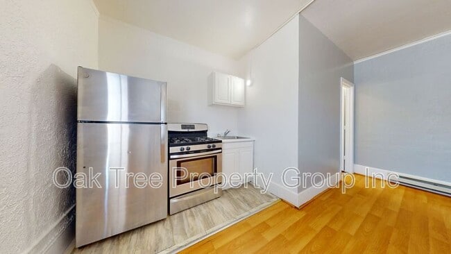 Building Photo - 134 E 16th St