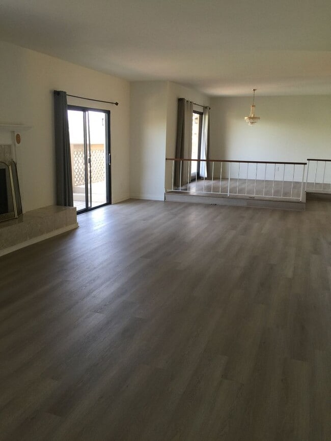 Building Photo - La Mesa 3 BR / 2.5 BA 2,152 SQFT "Stunning...