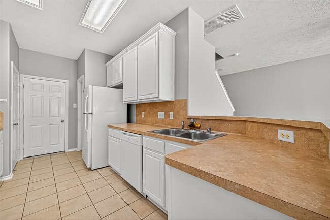 Building Photo - 110 N Burberry Park Cir