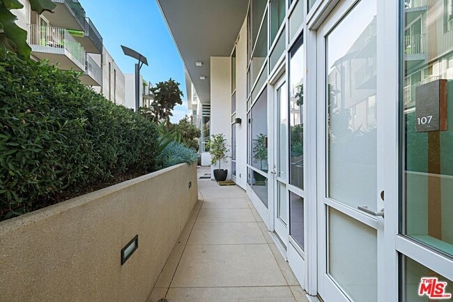 Building Photo - 1705 Ocean Ave