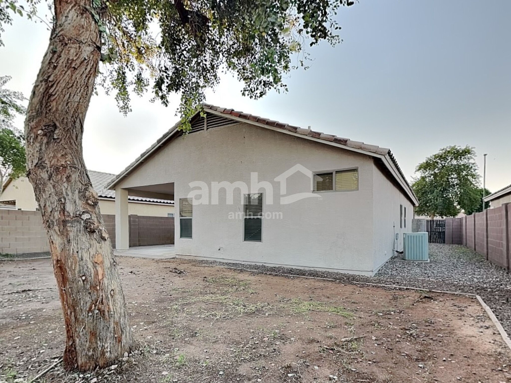 Building Photo - 2852 E Devon Ct